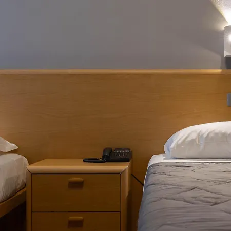 Hotel La Ferte 3*