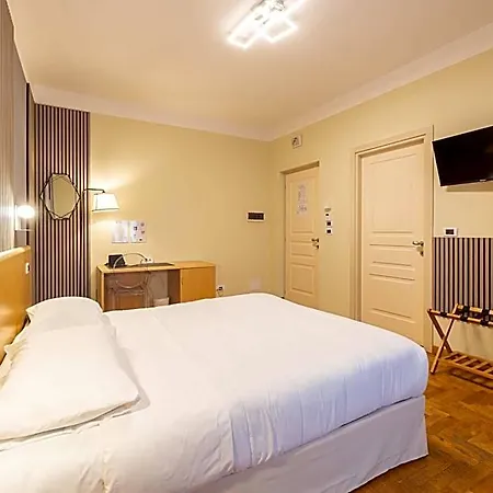 Hotel La Ferte 3*